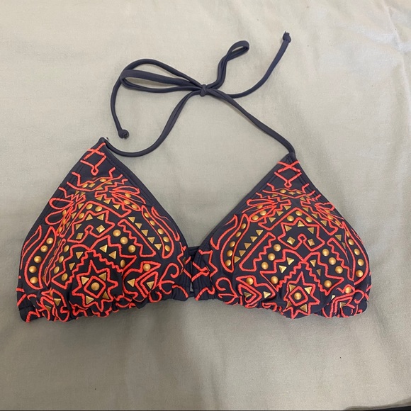 Threaded Artwork Bikini - Picture 3 of 10